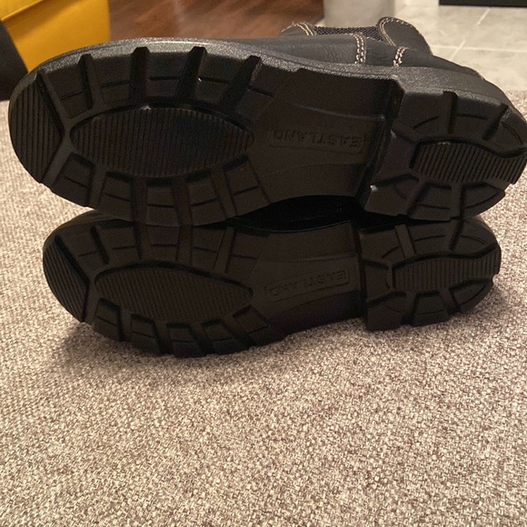 Eastland Baka Chelsea Boot - Picture 6 of 7